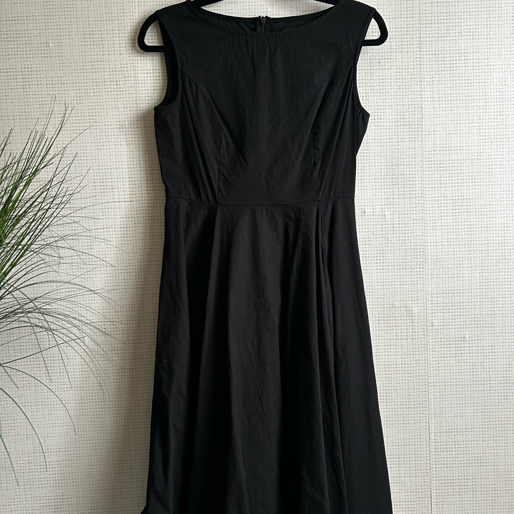 Honey Punch Elegant Black Sleeveless Dress with Pockets